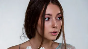 Прізвище матері та російський паспорт: донька Медведчука офіційно змінила громадянство