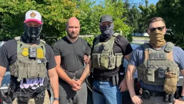 Депортація, мобілізація і фронт: історії українців, яких ICE повернула з США в Україну