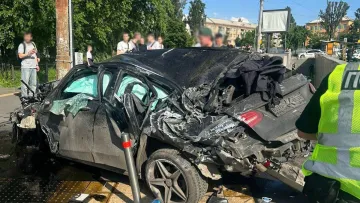 Жахлива ДТП у столиці: автівка на швидкості влетіла у підземний перехід, є загиблі