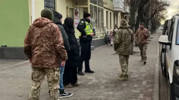 «Раптово дістав ніж та завдав кілька поранень»: Вінницький ТЦК поскаржився на напад через перевірку документів