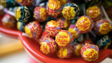 Chupa Chups поглузував над собою: з якою метою компанія випустила куленепробивний льодяник