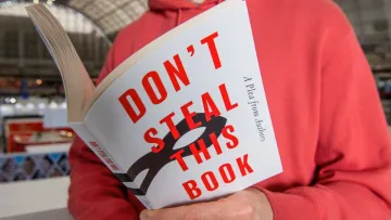 Тисячі письменників разом написали абсолютно пусту книгу: що відомо про твір без слів і який його сенс