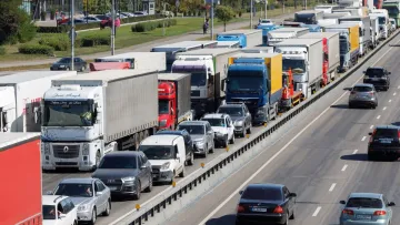 Чи можна заїхати вантажівкою в Київ влітку? Патрульна поліція чітко пояснила