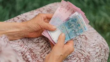 Пенсіонери можуть отримати пенсію авансом відразу за 6 місяців: що треба знати, щоб оформити виплату
