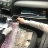 «Криша» в обмін на бойлер: на Львівщині поліціянт шантажував бізнесменку – що йому загрожує