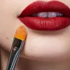 Секрет повних губ після 40: б'юті-експерти назвали відтінки помад, які потрібно уникати