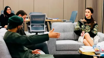 «Сором»: відомий дослідник Петриківки звинуватив українську дипломатку у використанні російського візерунку