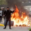 Вулиці Парижа у вогні: протести школярів у Франції перетворилися на хаос і сутички з поліцією