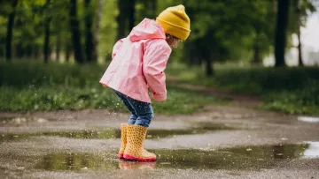 Яка погода завтра, 13 квітня: синоптикиня прогнозує поступове потепління та дощі в частині регіонів