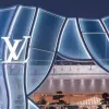 Louis Vuitton відкрив незвичний магазин у Пекіні: яскраві фото будівлі 