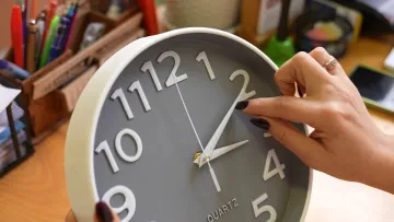 Спати будемо на годину менше: коли в Україні переводять годинник на літній час у 2026 році
