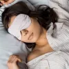 Маска для сну у спеку: експерти пояснили, як простий аксесуар допомагає краще висипатися