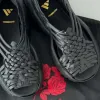 Adidas звинуватили у плагіаті традиційного мексиканського взуття: відомий бренд обіцяє відшкодування коштів