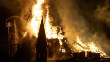 В Амстердамі згоріла одна з найвідоміших будівель – церква Вонделькерк: чи відомо, що стало причиною займання