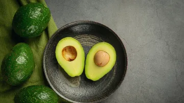 Дієтологиня назвала топ-7 продуктів, які допомагають боротися з жиром на животі після 50 років: ось її список