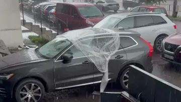 В Івано-Франківську жінка врятувала чуже авто від підтоплення й виставила рахунок за «послуги»: «Винні 46 грн»