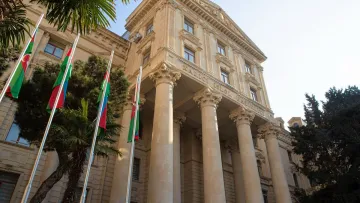 Від ракетного обстрілу в Києві постраждало азербайджанське посольство: відео наслідків для дипустанови