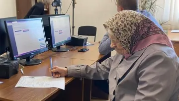Перший закордонний паспорт у 101 рік: бабуся із Дніпропетровщини оформила документ і поїде до Німеччини