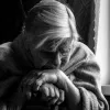 Божевілля на Закарпатті: чоловік хотів зґвалтувати пенсіонерку, погрожуючи їй ножем – чи уникла бабуся наруги
