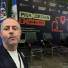 Спершу хизувався пияцтвом, тепер відкрив збір собі на охорону: голова Деснянської РДА Києва знову дивує