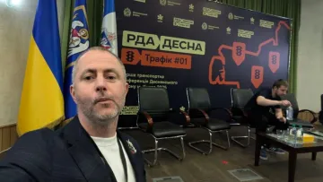 Спершу хизувався пияцтвом, тепер відкрив збір собі на охорону: голова Деснянської РДА Києва знову дивує