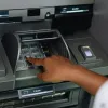 Чек із банкомата може коштувати вам грошей: чому його не варто залишати після зняття готівки