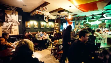 В Австралії довелось викликати «спецпризначенця», щоб випровадити з бару «гостя»: йдеться не про пияка-забіяку