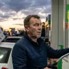 Актуальні ціни на бензин в України на ранок 16 серпня: на якій мережі АЗС заправитися буде найдешевше