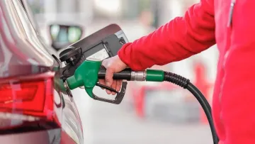 Чим ризикує водій, заправляючи авто «під зав'язку»: поради для починаючих власників транспорту