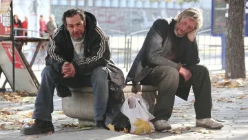 «В мене в селі таких багато»: у Києві продають брудні джинси за майже 4 тисячі гривень