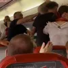 Двоє британців отримали довічний бан на перельоти бюджетним авіаперевізником: що накоїли джентльмени