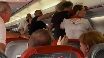 Двоє британців отримали довічний бан на перельоти бюджетним авіаперевізником: що накоїли джентльмени
