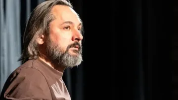 Колишньому директору Молодого театру повідомлено про підозру у сексуальних злочинах проти студенток: що відомо