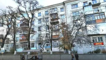 Понад дві тисячі компаній зареєстровано у звичайній п’ятиповерхівці Києва: аналітики пояснили, чи це законно 