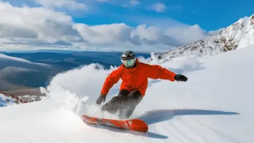 Гірськолижний сезон в Буковелі стартував: українці вже фіксують черги на популярному курорті