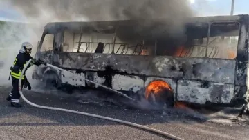 П'ятеро людей ледь не згоріли живцем в автобусі на Дніпропетровщині: чи причетні до цього російські військові