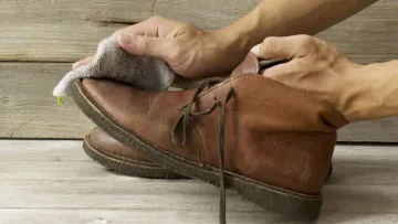 Дешеві інгредієнти і мінімум проблем: як запобігти псуванню зимового взуття через сіль