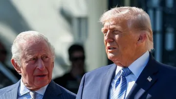 Трамп опинився в центрі скандалу на прийомі з Чарльзом III: відео поведінки лідера США обговорюють у мережі