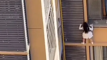 У Китаї дівчина ледь не поплатилась життям за любов до чужого чоловіка: як коханка тікала від дружини – відео