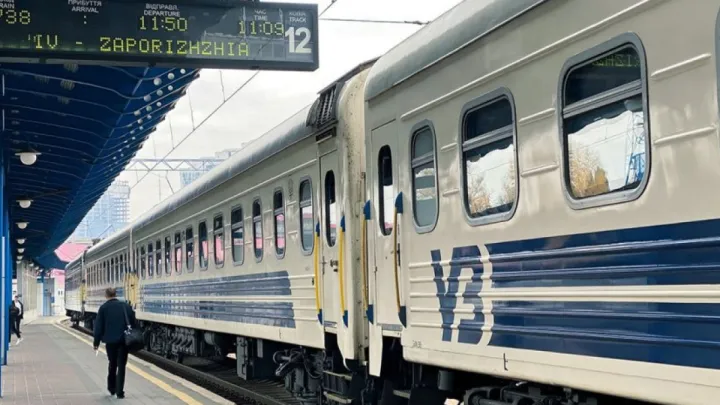 «Дія.Підпис» не допомагає: як Укрзалізниця досі потерпає через перекупів — розслідування