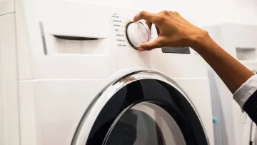 Кондиціонер більше не потрібен: простий спосіб зробити білизну м’якою домашніми методами