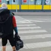 У Дніпрі чоловік вигулював дуже незвичного «домашнього улюбленця»: не кіт, не пес та навіть не крокодил – фото