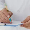 Кінець епохи куплених довідок: Кабмін посилює контроль за лікарняними в Україні – що зміниться