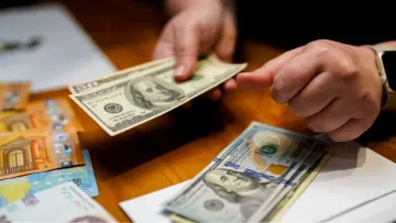 НБУ нічого не може зробити – долар знову встановив новий рекорд: офіційний курс на 27 жовтня