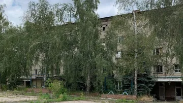 Окупанти перетворили Донецький інститут внутрішніх справ в руїну: фото будівлі під час «русского міра»