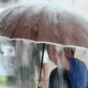Затоплені вулиці та повалені дерева: у Києві різко зіпсувалась погода – вражаючі кадри з вулиць столиці 