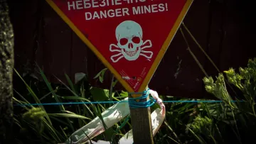 Селяни на Львівщини знайшли цілий арсенал набоїв та гранати: чи йдеться про сховок диверсантів з РФ