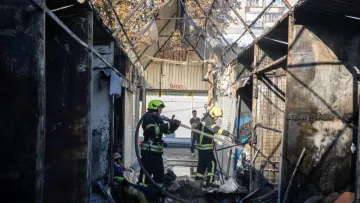 У Києві палав ринок: чи є постраждалі та чи зуміли вогнеборці приборкати стихію – інформація від ДСНС