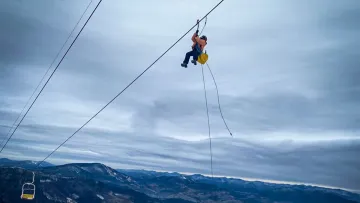 42 рятувальники та 7 одиниць спецтехніки: на Львівщині зупинився підйомник на гору, чи вдалося уникнути жертв