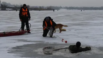 Чотири жертви, серед них дитина: у ДСНС назвали шокуючі подробиці смертності на льоду лише за одну добу